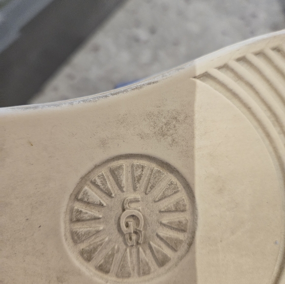 Womens grey UGG slip-ons - Picture 3 of 3